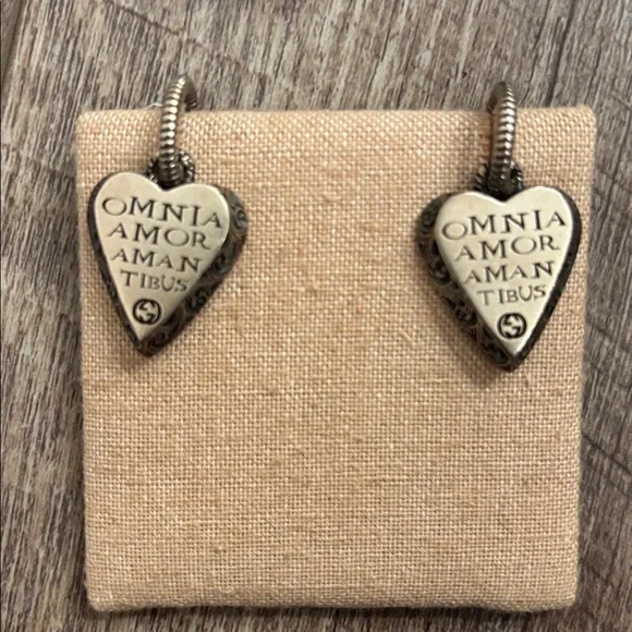 Gucci Sterling Silver Omnia Amor Aman Tibus Drop Heart Earrings - Picture 8 of 9